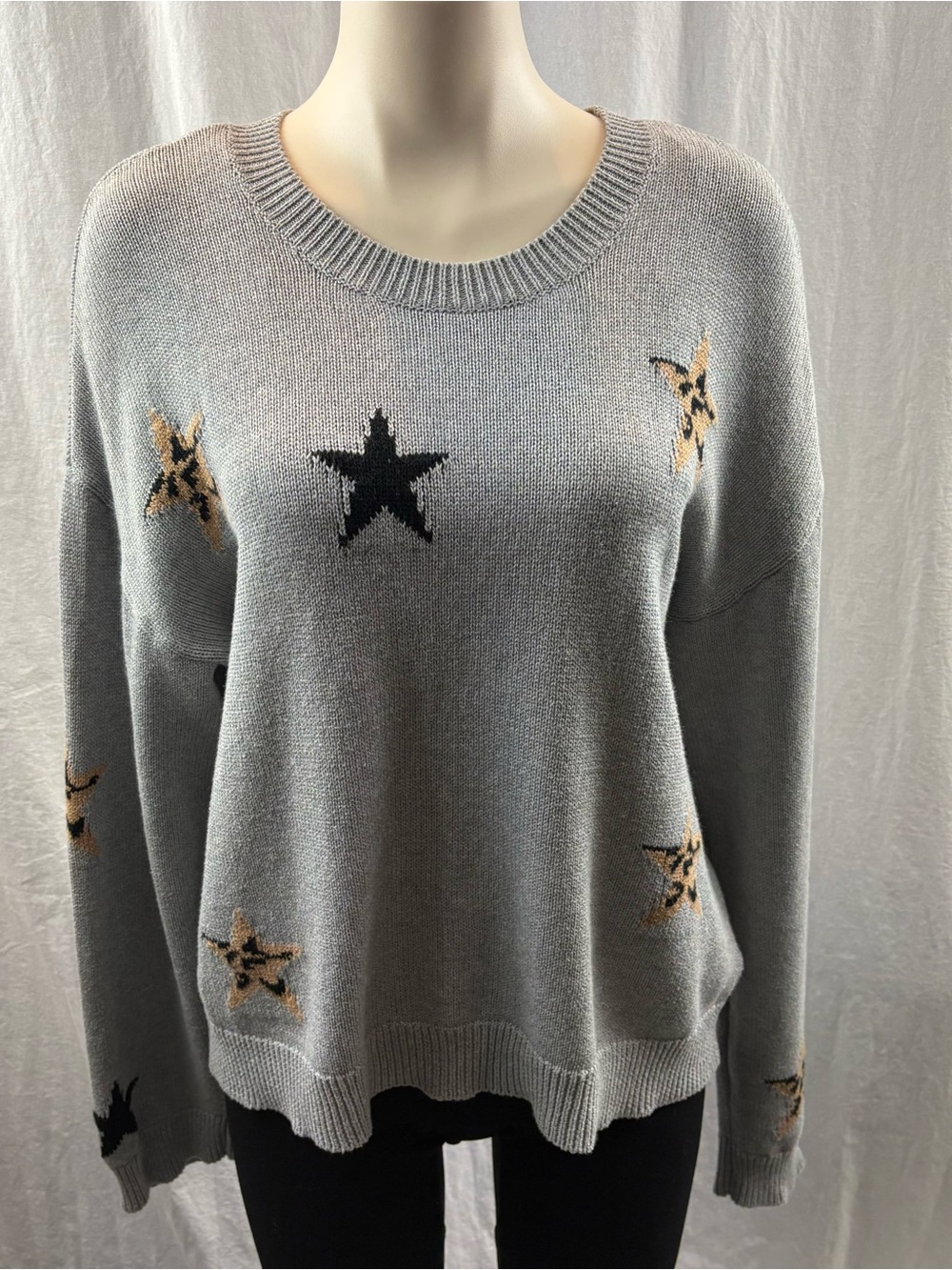 Rails Perci Star Sweater in the color Heather Grey Animal Stars M - Picture 3 of 12